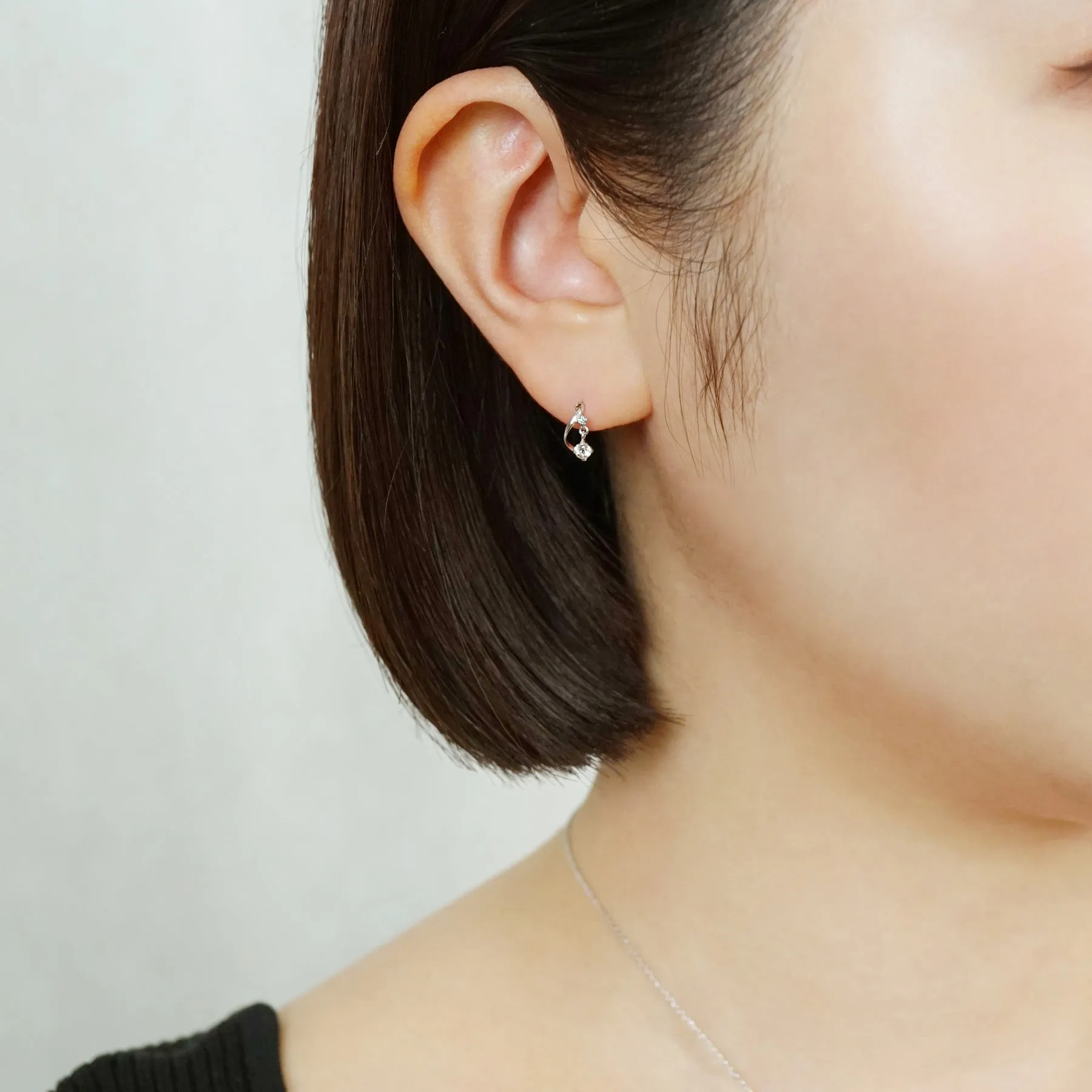 14K/10K Diamond Twist Swinging Earrings (White Gold)