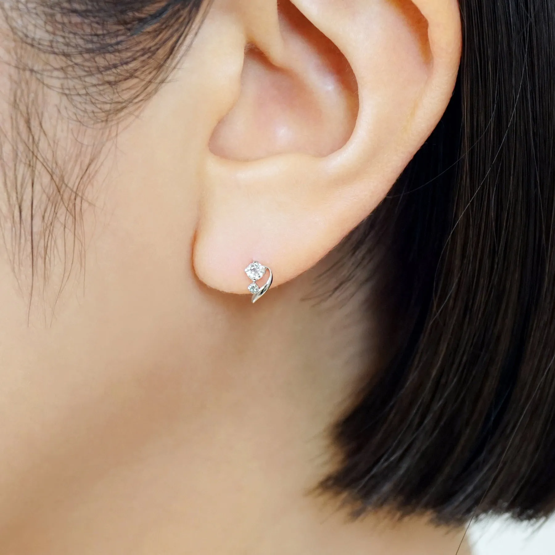 14K/10K Ice Blue Diamond Twisted Line Earrings (White Gold)