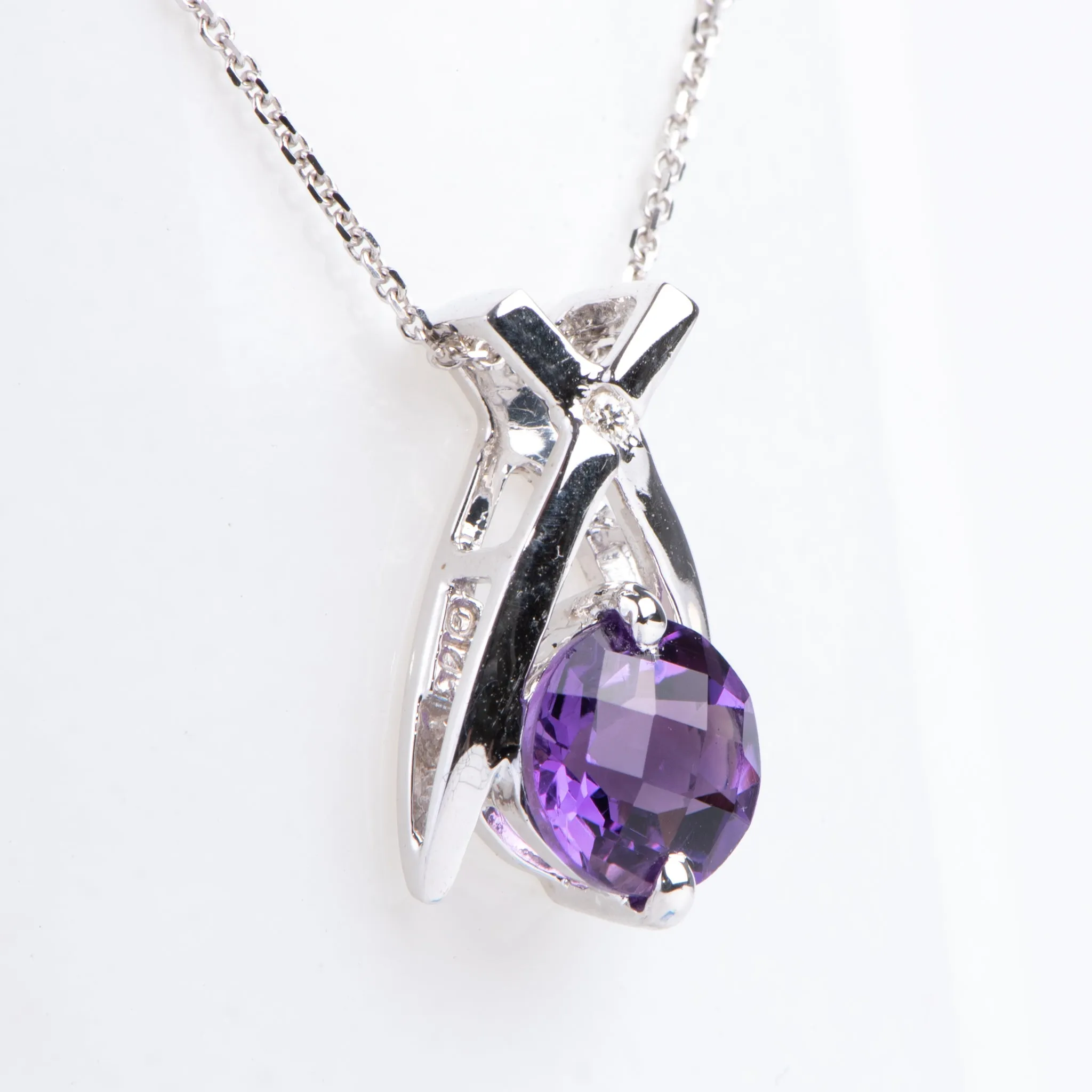 14Kt White Gold and Amethyst Pendant
