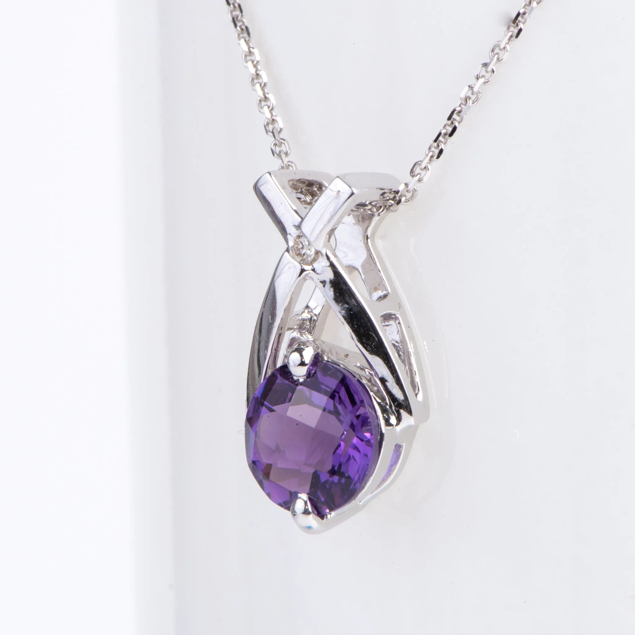 14Kt White Gold and Amethyst Pendant