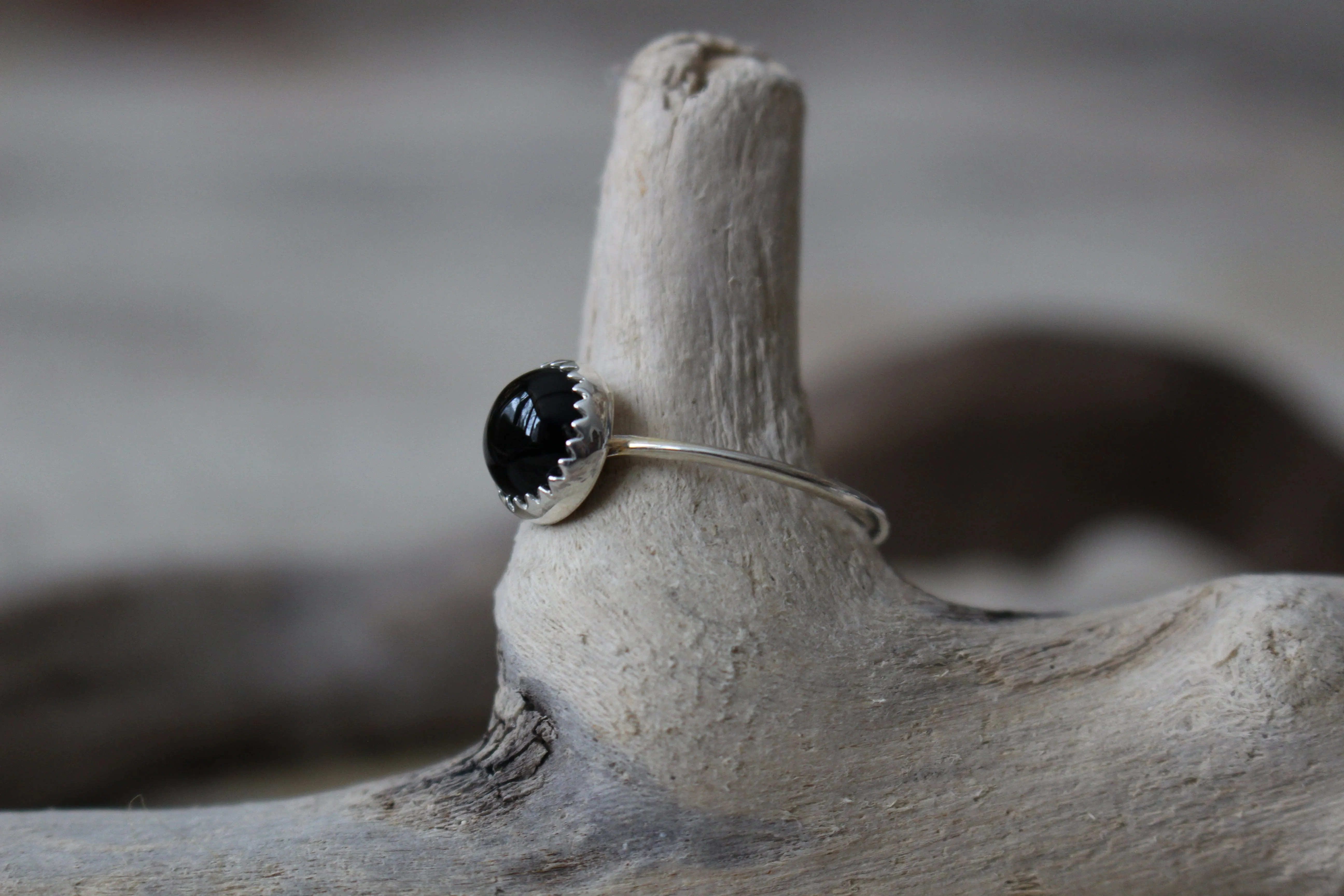 Black Onyx Round Ridge Ring