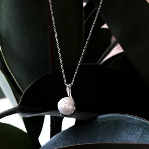 Half Swirl Pearl Pendant