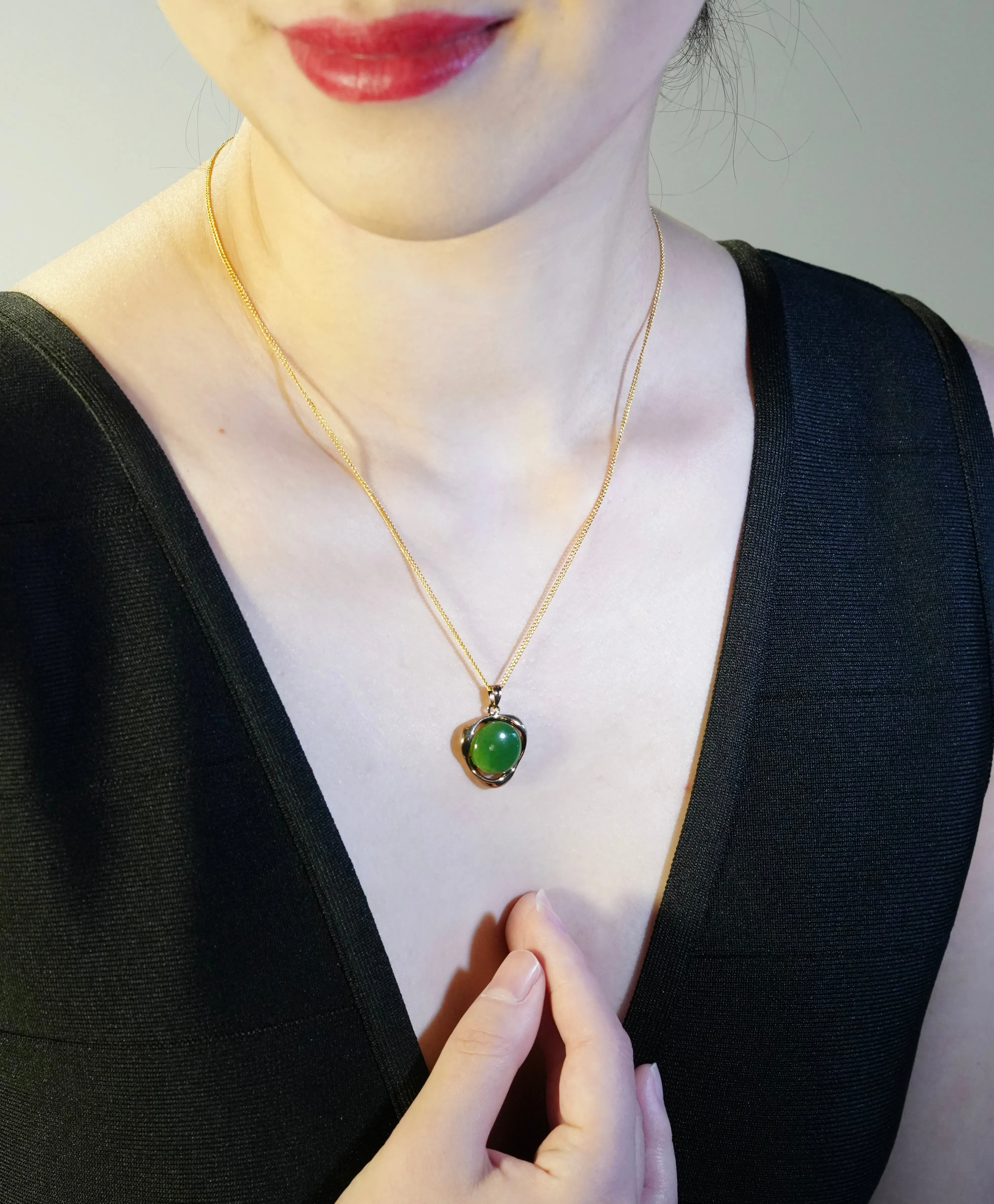 JADE VINTAGE TRIANGLE PENDANT #1100