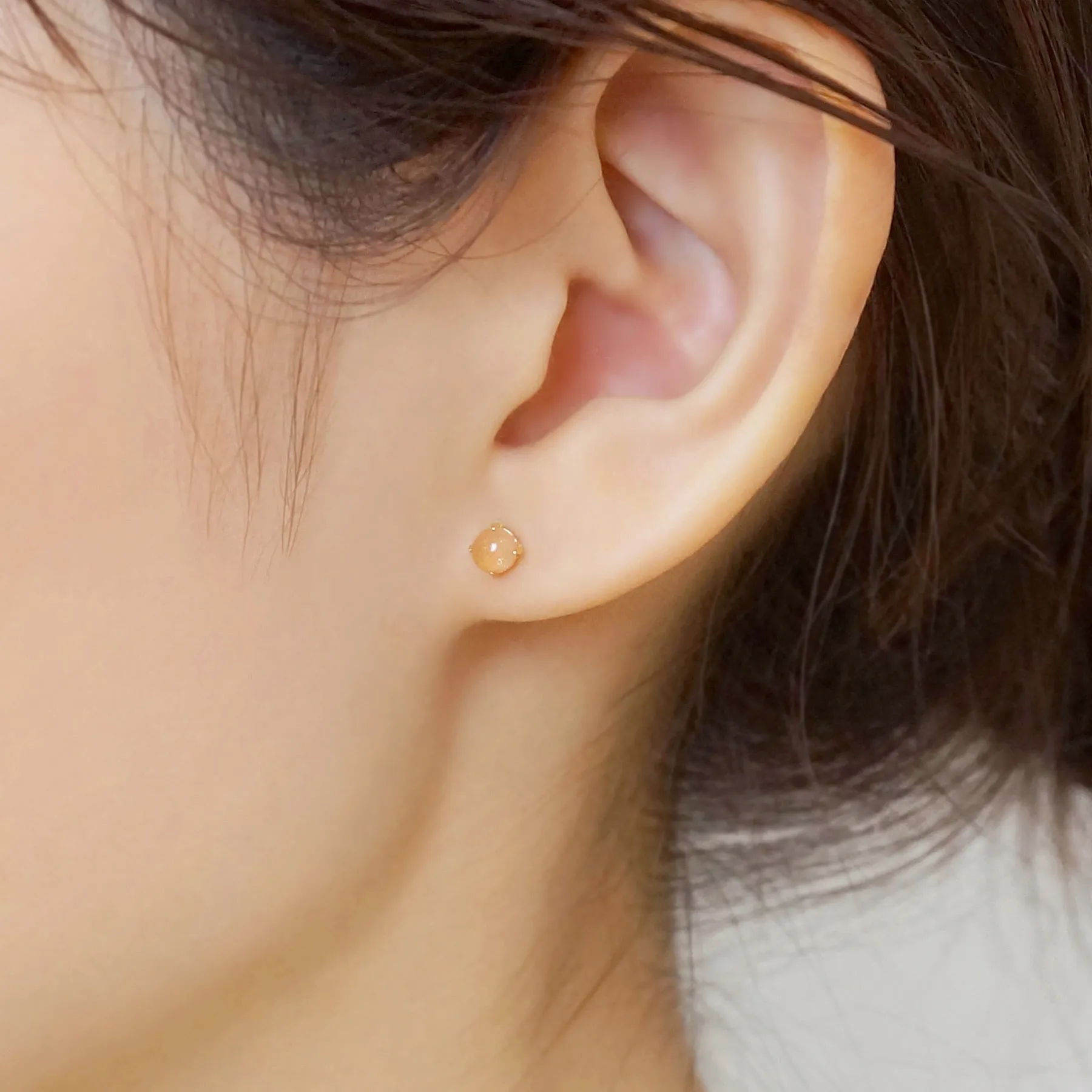 [Second Earrings] 18K Yellow Gold Orange Moonstone Cabochon Earrings